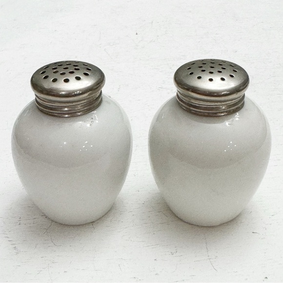 Pair of Vintage Salt & Pepper Shakers HEIDELBERG Germany Handpainted Porcelain - Picture 7 of 13